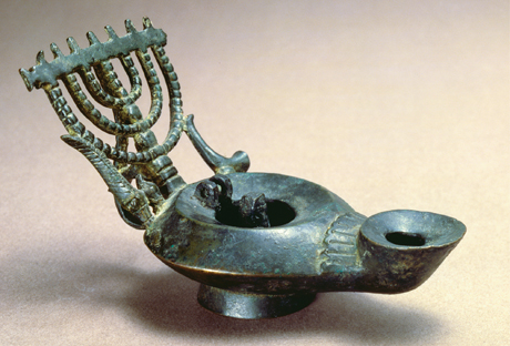 Bronze lamp with menorah, Beth Shean_IMJ, 89_114$1