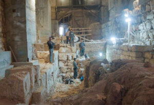 Uncovering Hasmonean wall segment_Gabriel Volcovich