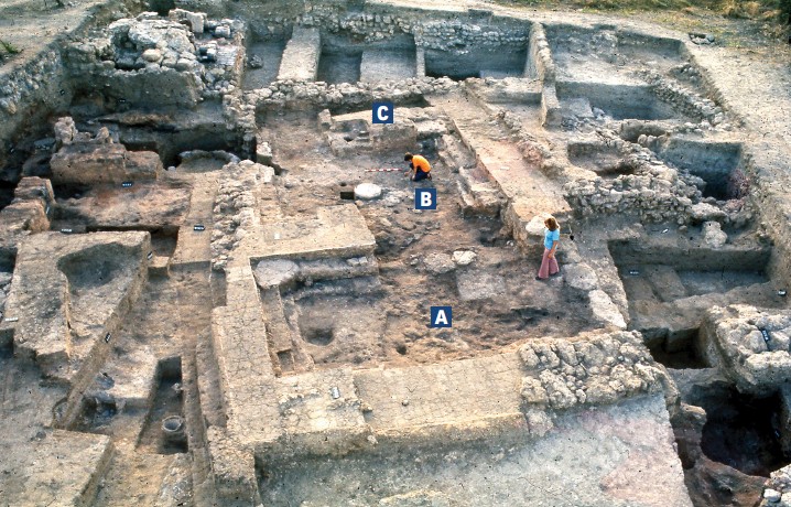 Tell Qasile Temple of Stratum X cropped